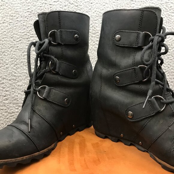 SOREL JOAN OF ARCTIC  BLACK LEATHER HIDDEN WEDGE HEEL ANKLE BOOTS 8.5 - Picture 3 of 16